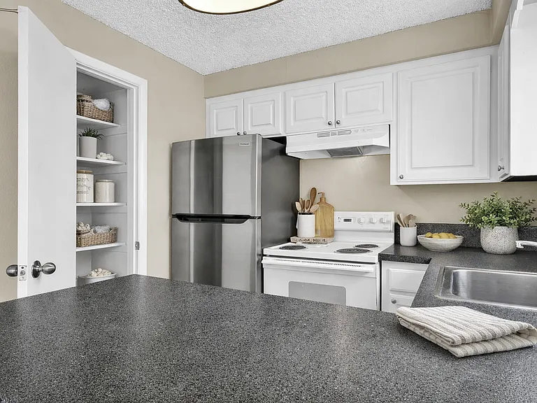 Medallion Townhomes — Photo 6