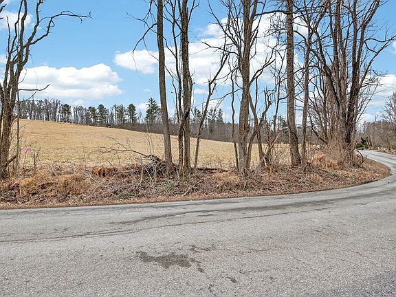 3rd image of Twin Oaks Rd