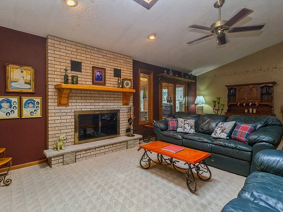 2nd image of 3406 Edgecreek Dr
