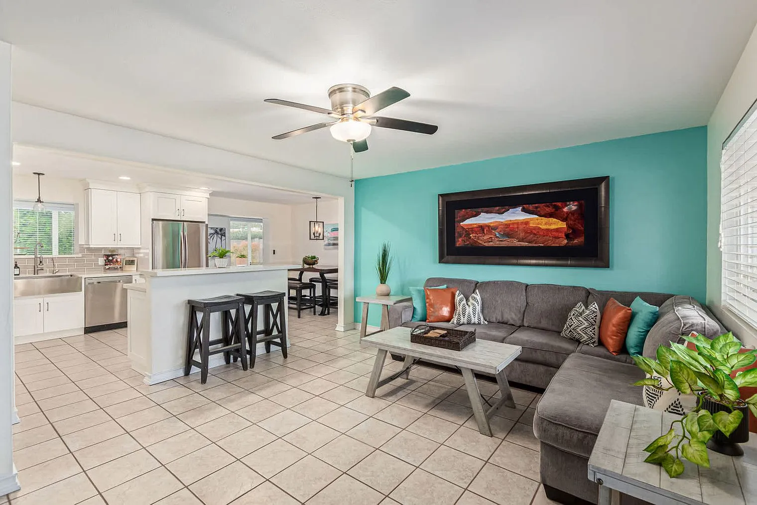 3 bed, 2.0 bath, 1582 sqft, $4,116 — Photo 2