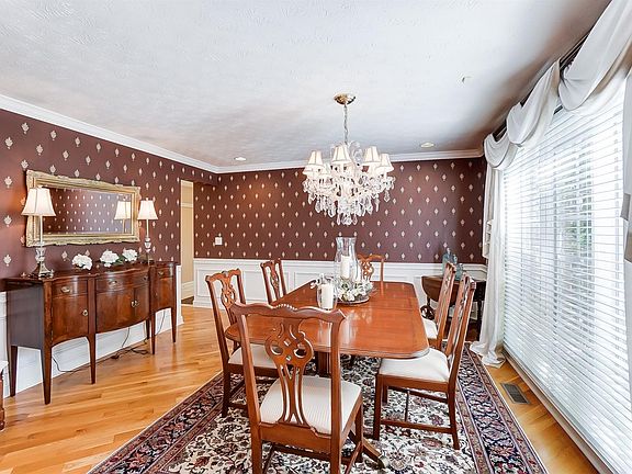 4th image of 1421 Willow Park Ct