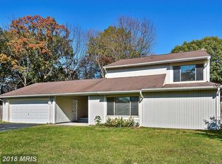 8 Abbey Cir, Sterling, VA 20164