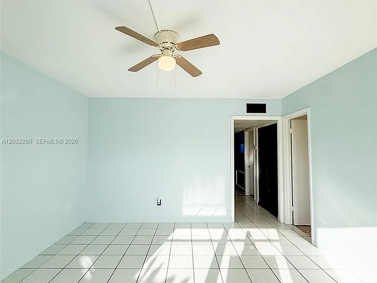 3721 SW 54th Ave — Photo 8