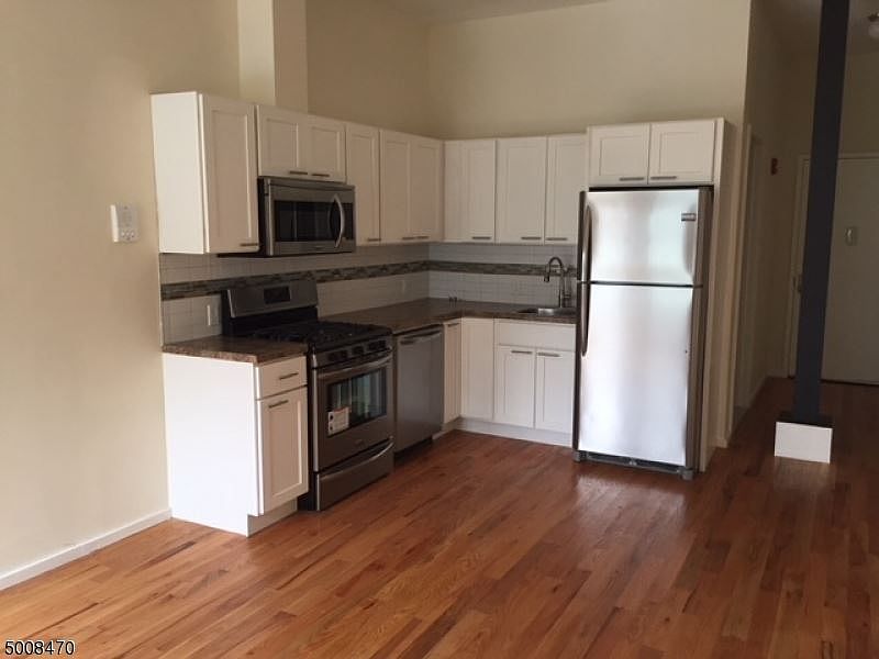 1st image of 1076 S Orange Ave #2