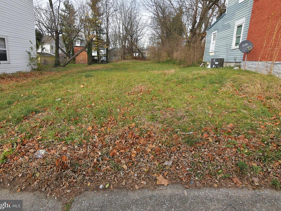 1st image of 323 E Burke St