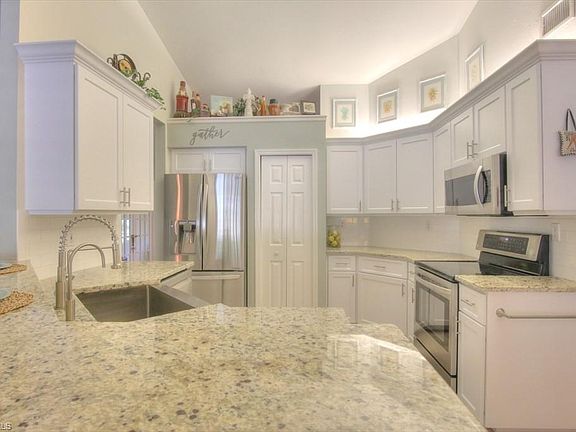 3rd image of 4138 SW 23rd Ave