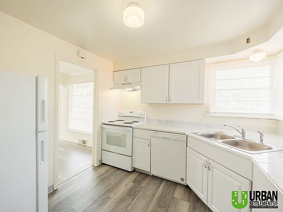 4th image of 2427 W Walton Ave