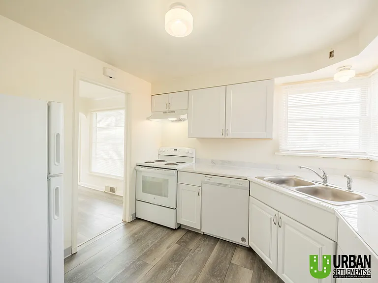2427 W Walton Ave — Photo 4