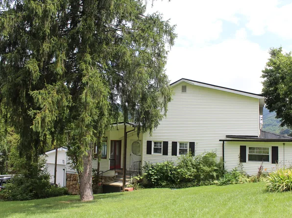 34 Spruce St, Richwood, WV 26261