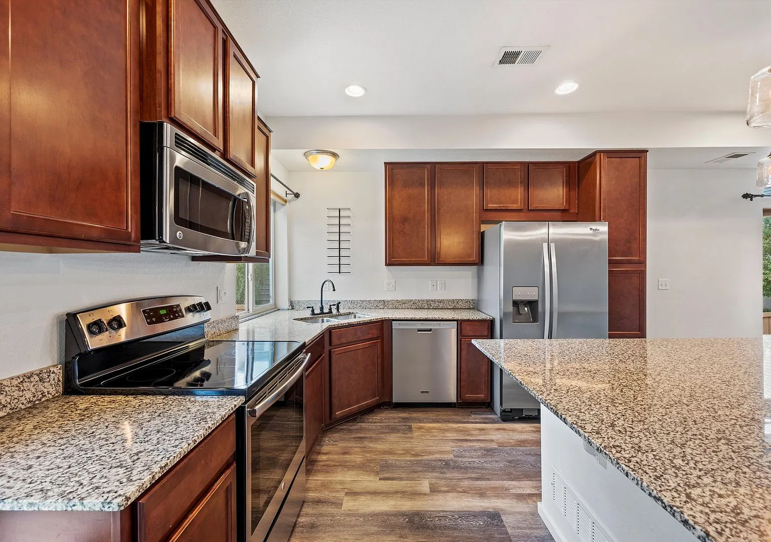 Castle Rock Rental Home | 3 Bedrooms, Granite Countertops & Fenced Yard — Photo 4