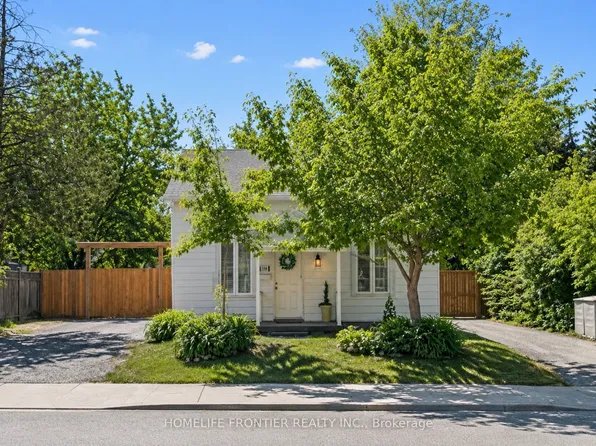 634 Gorham St, Newmarket, ON L3Y 1L4