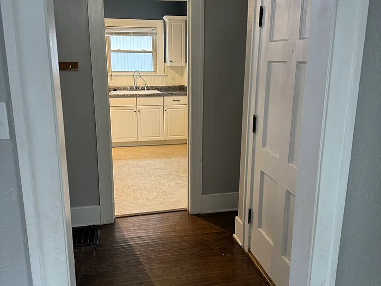 1528 W Sunset Ave — Photo 4