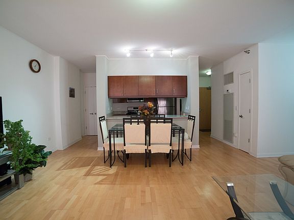 5th image of 611 S Wells St #2605