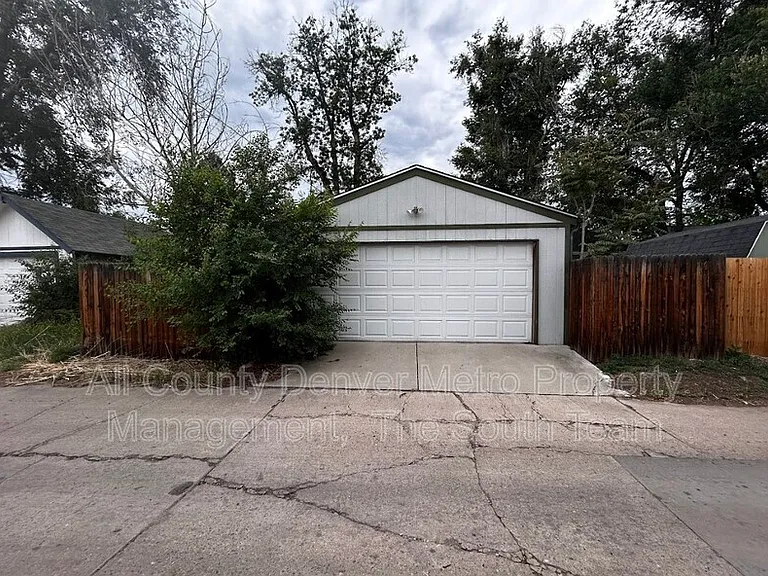 2820 S Acoma St — Photo 17
