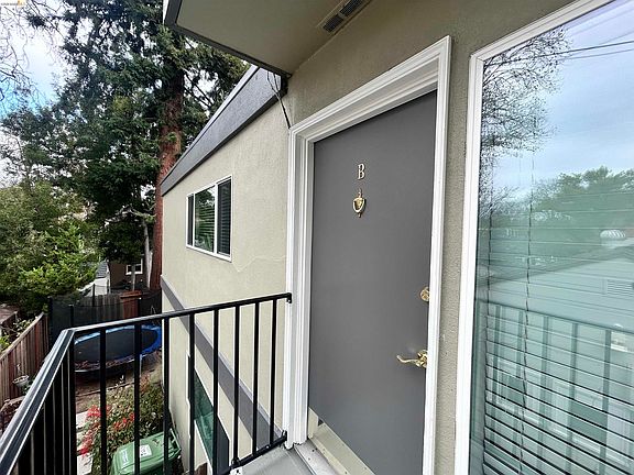 4th image of 3620 Walnut St APT B