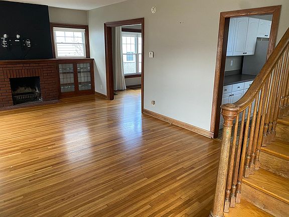 3rd image of 38 E Jeffrey Pl