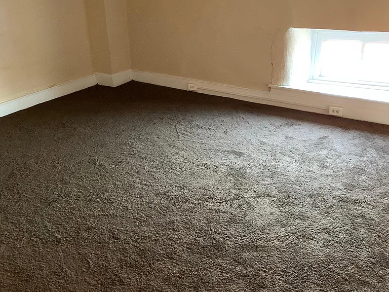 1043 Powell St — Photo 11