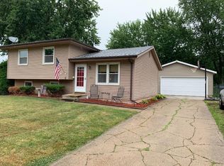 8949 Oakwood Dr, Norwalk, IA 50211