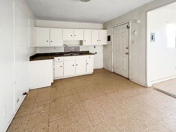 3rd image of 1737 N Gila Dr