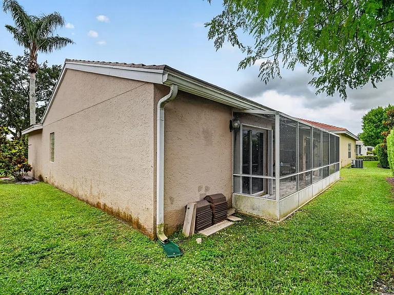 208 Caribe Ct — Photo 36