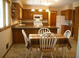 610 Dale St SW, Hutchinson, MN 55350