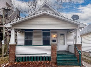 407 1/2 E Locust St, Bloomington, IL 61701