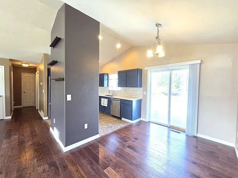 4615 E 13th Ave — Photo 5