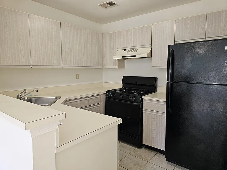 45 Tanglewood Ct #1 — Photo 8