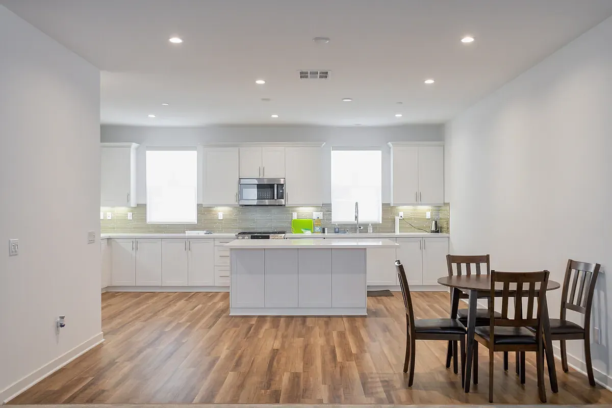 3 bed, 3.5 bath, $1,677 — Photo 3