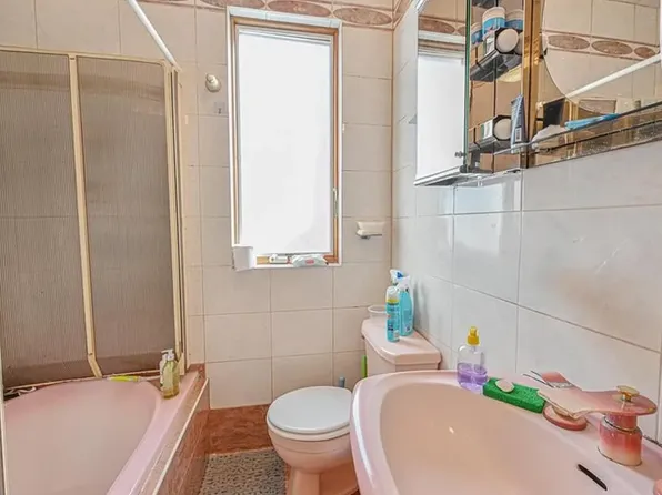 115 Ocean View Avenue image 7 of 13