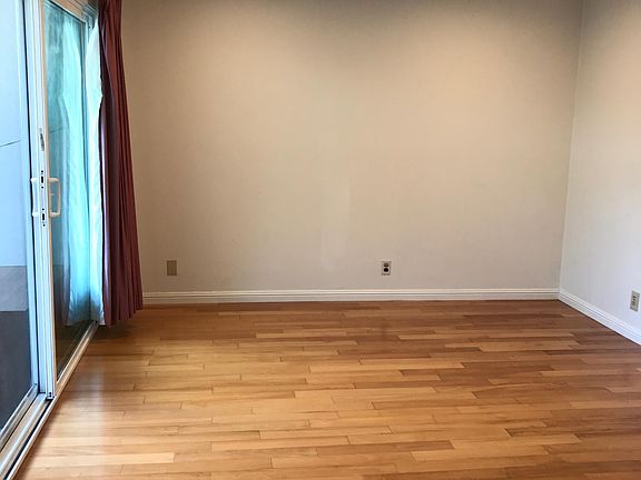 5th image of 1071 Regency Knoll Dr