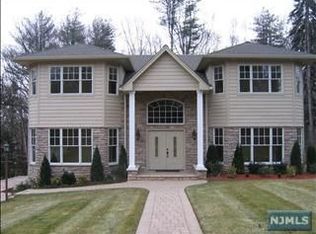 118 Rose Ave, Woodcliff Lake, NJ 07677