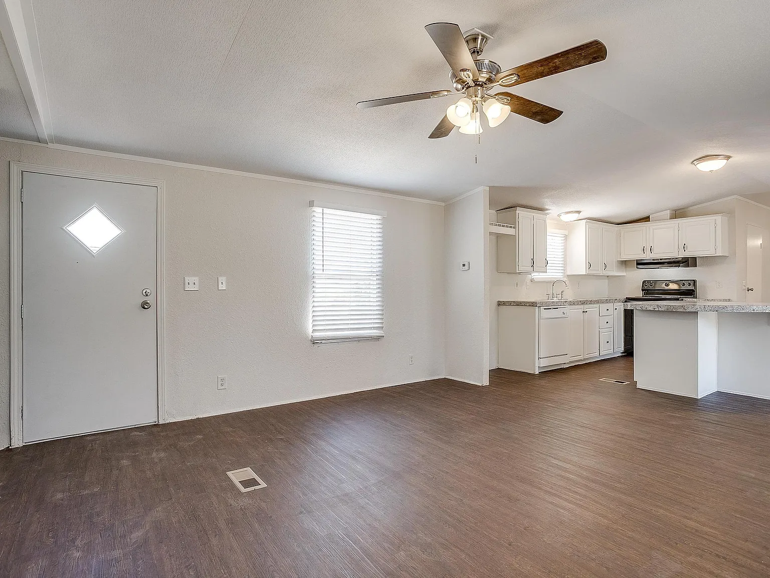3 bed, 1216 sqft, $1,400 — Photo 3