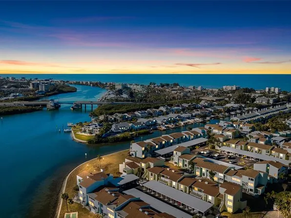 1 Windrush Blvd APT 21, Indian Rocks Beach, FL 33785