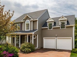 120 Fox Holw #120, Avon, CT 06001