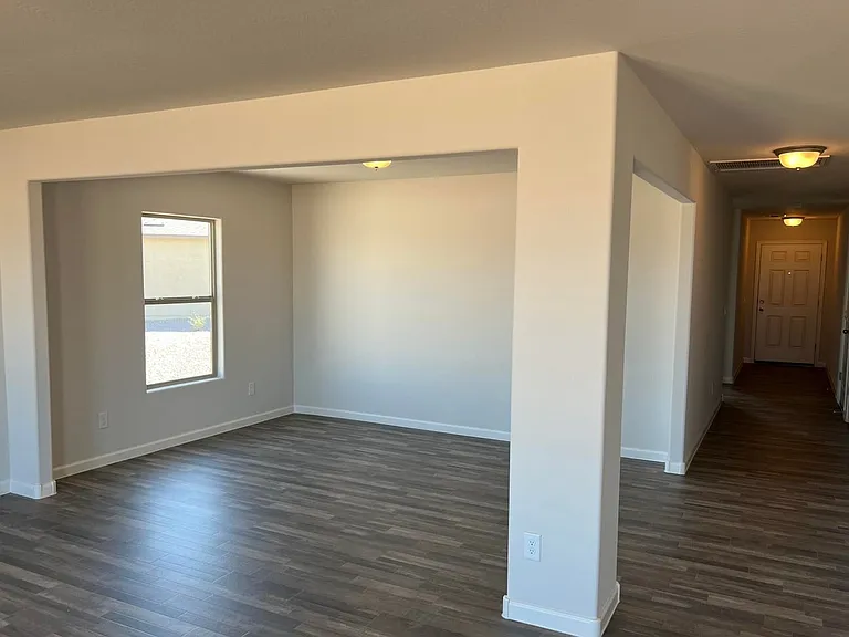 241 S Apache Ave — Photo 2