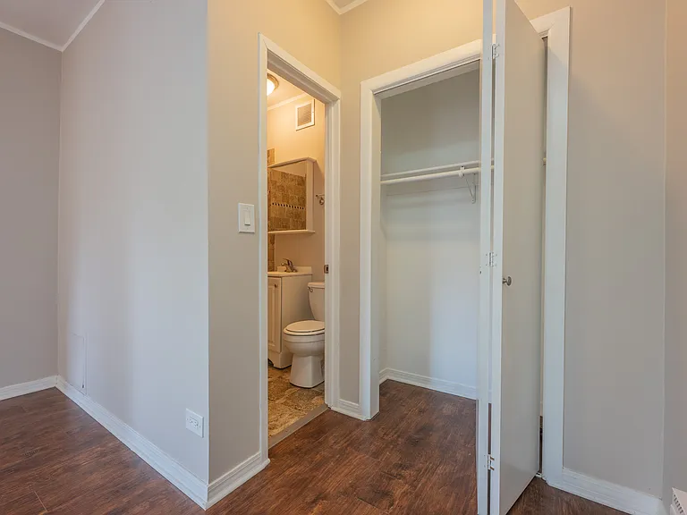 5511 n Kenmore — Photo 5