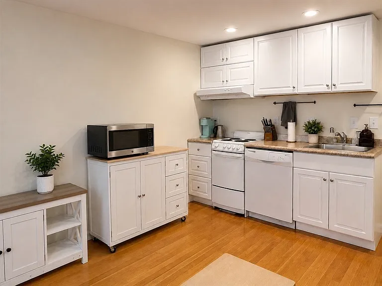 28 Phillips St #M — Photo 5