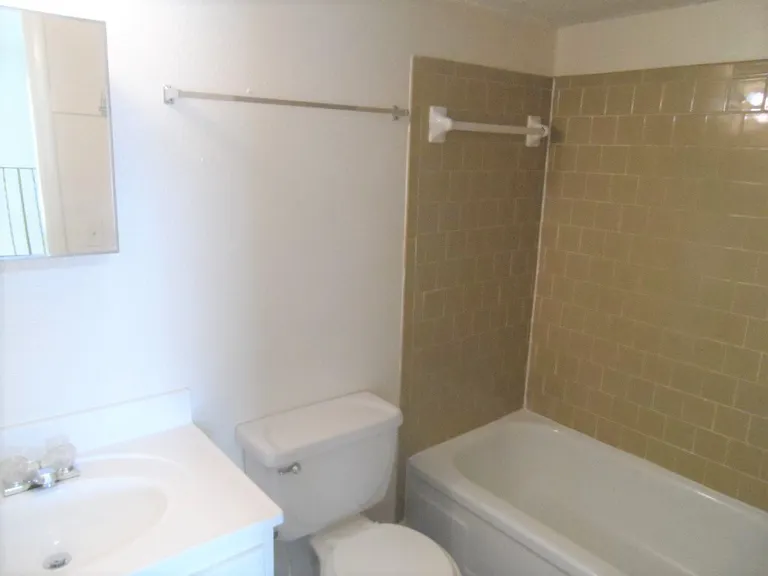 2504 N Hudson Ave — Photo 16