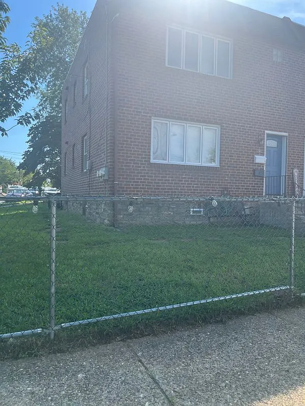 1 bed, 1.0 bath, 1428 sqft, $1,300 — Photo 1