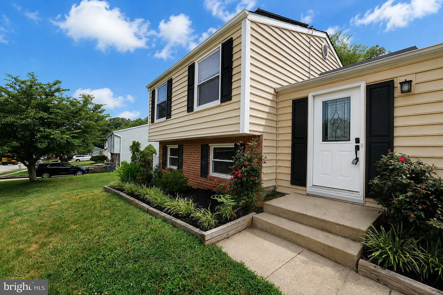 3 bed, 2.0 bath, 1744 sqft, $3,000 — Photo 1
