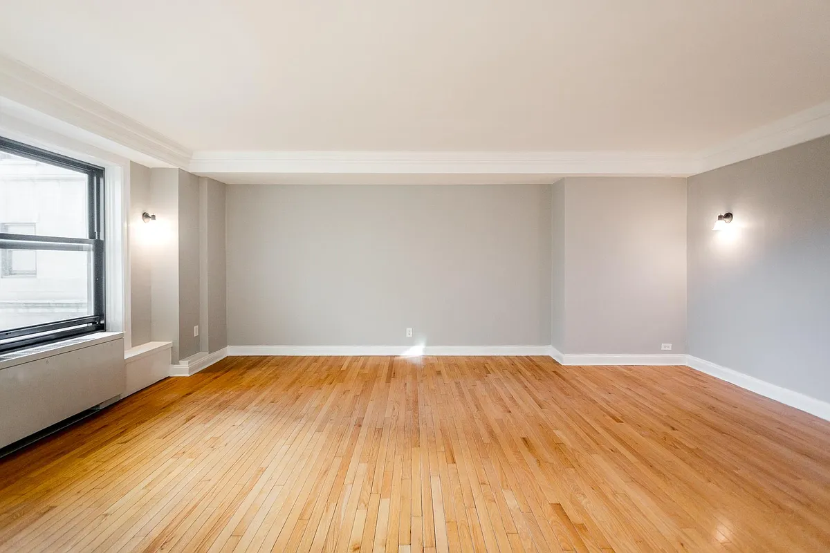 Building Photo - 15 E Kirby St #250