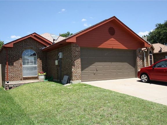 2nd image of 913 Plantation Dr