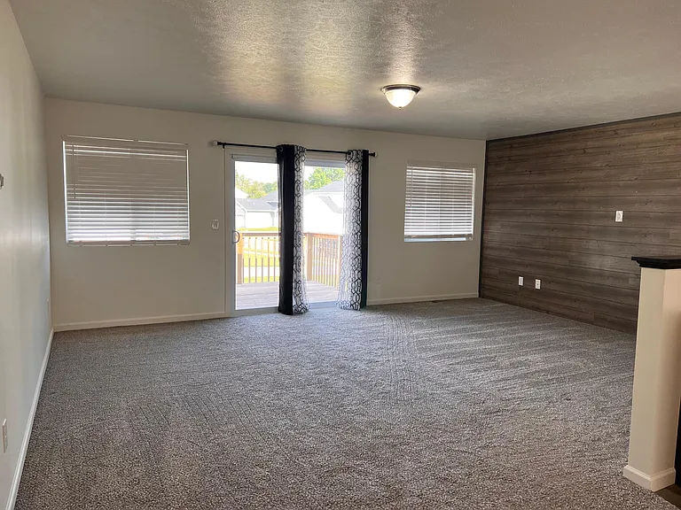 3310 Chapel Hill Dr W — Photo 11