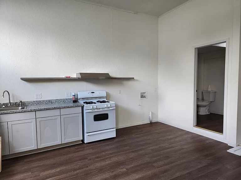 402 Berrellesa St — Photo 3