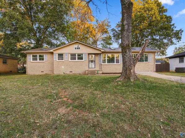 2015 Club View Dr NW, Huntsville, AL 35810