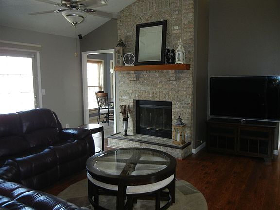 4th image of 1321 Fairfax Dr