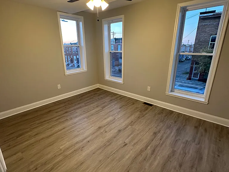 2508 E Madison St — Photo 9