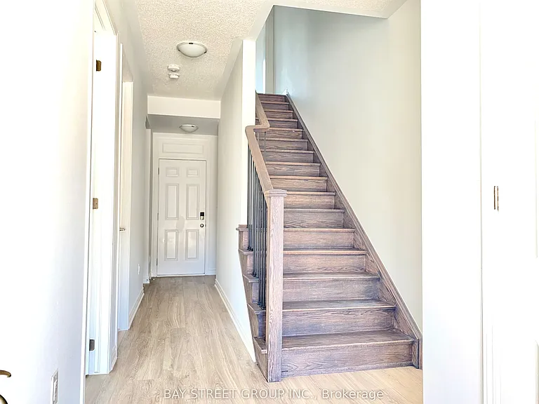 1362 William Halton Pkwy W — Photo 3