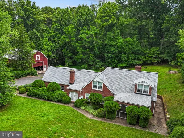 10622 Vale Rd, Oakton, VA 22124